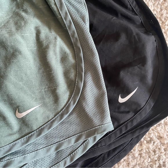 *SOLD* Nike bundle 2 tempo shorts - Picture 2 of 3